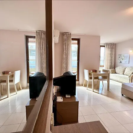 Bay - Menada Apatments Apartman