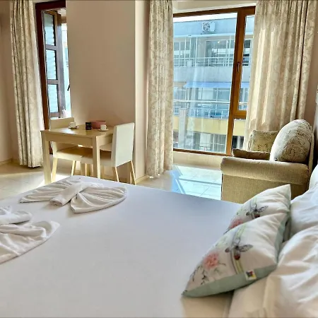 Bay - Menada Apatments Apartament